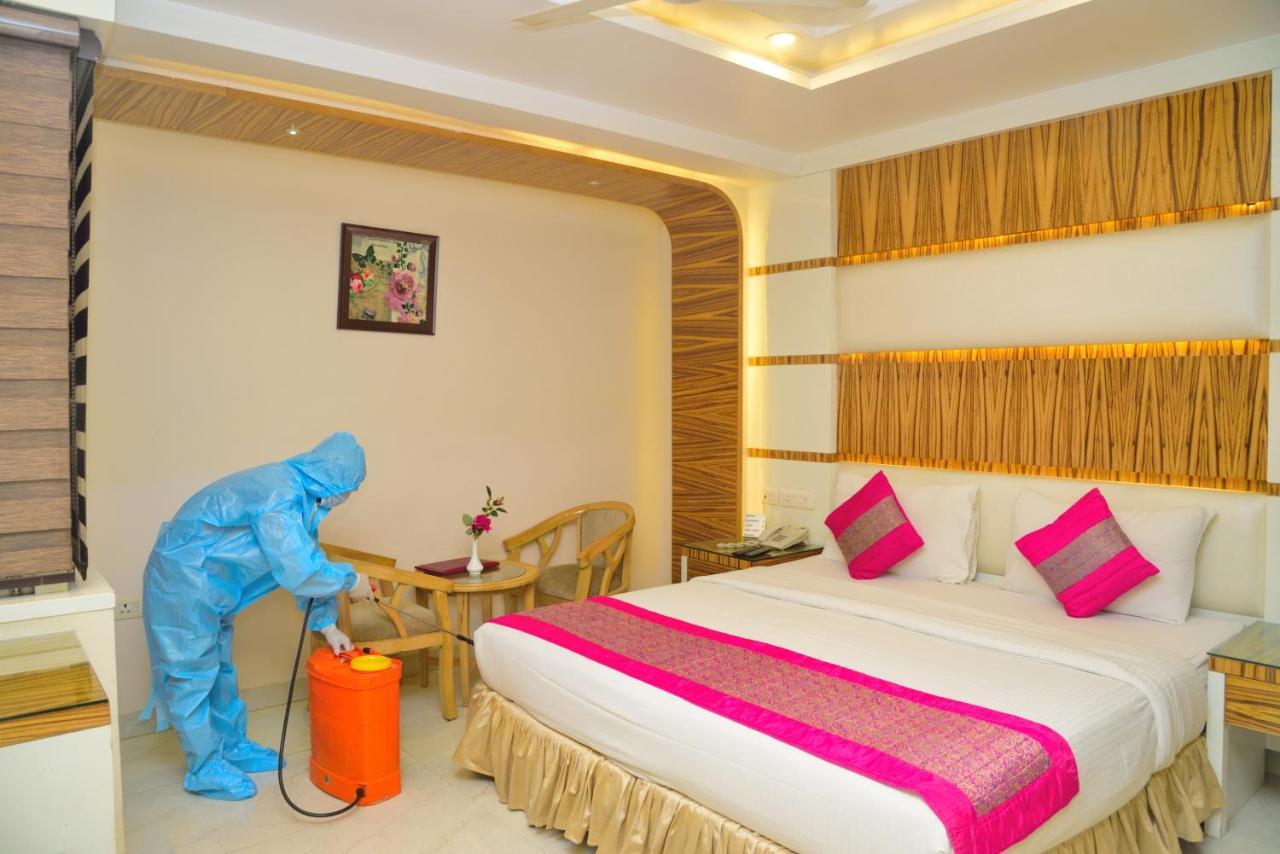 Hotel Aman Continental - 2Mins From Railway Station And 5 Mins From Metro Nuova Delhi Esterno foto