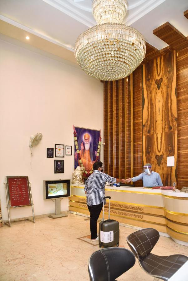 Hotel Aman Continental - 2Mins From Railway Station And 5 Mins From Metro Nuova Delhi Esterno foto