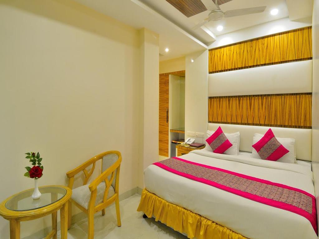 Hotel Aman Continental - 2Mins From Railway Station And 5 Mins From Metro Nuova Delhi Esterno foto