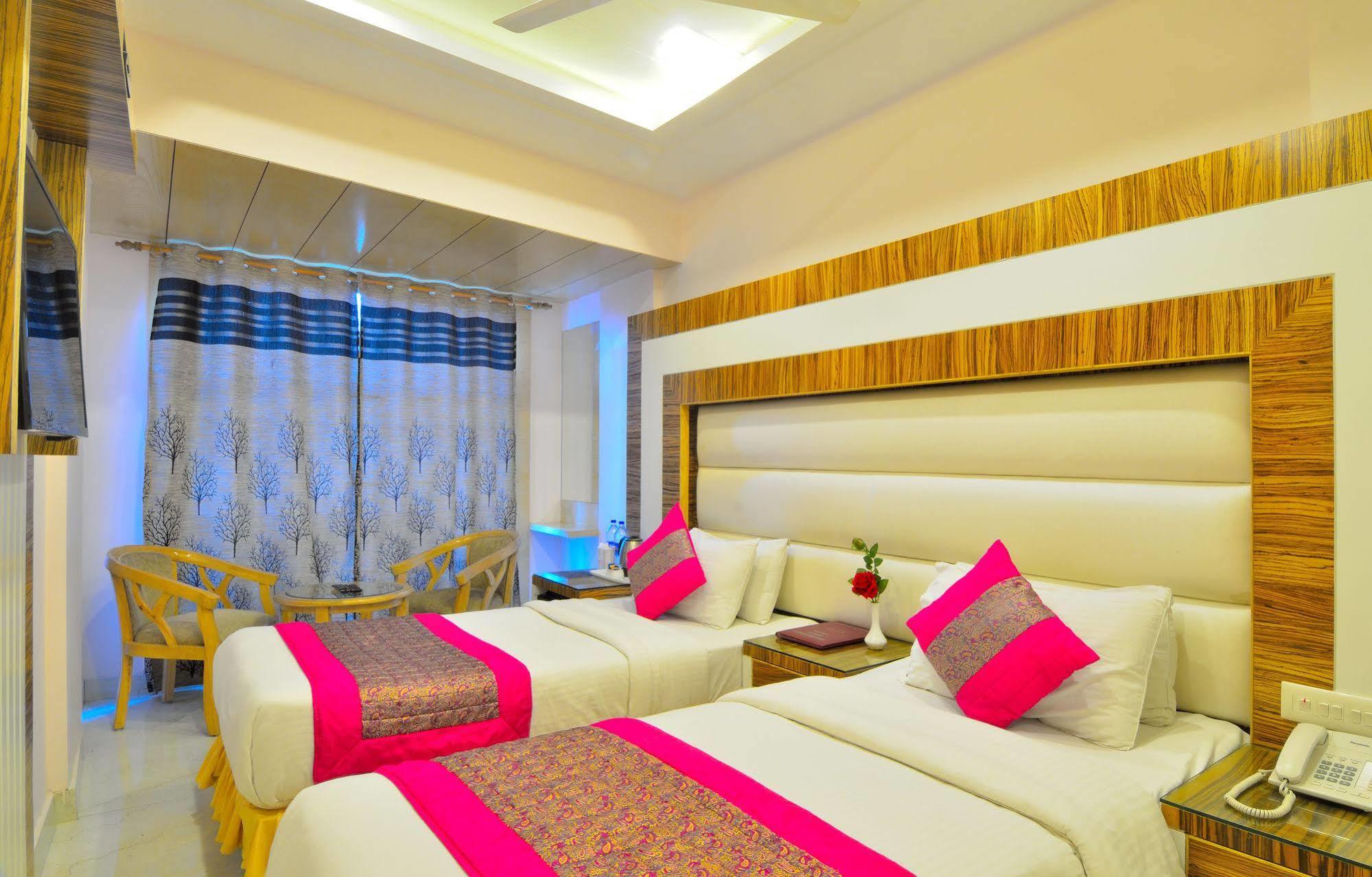 Hotel Aman Continental - 2Mins From Railway Station And 5 Mins From Metro Nuova Delhi Esterno foto