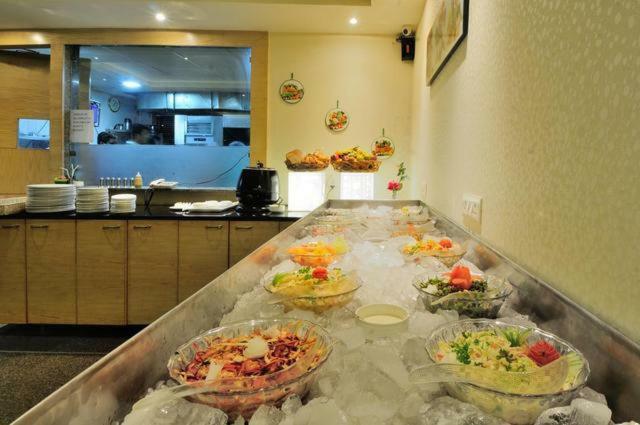 Hotel Aman Continental - 2Mins From Railway Station And 5 Mins From Metro Nuova Delhi Esterno foto